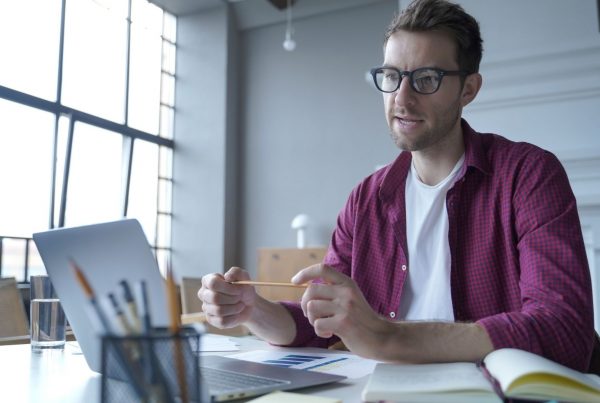 Qué cursos son obligatorios para empresas en 2026